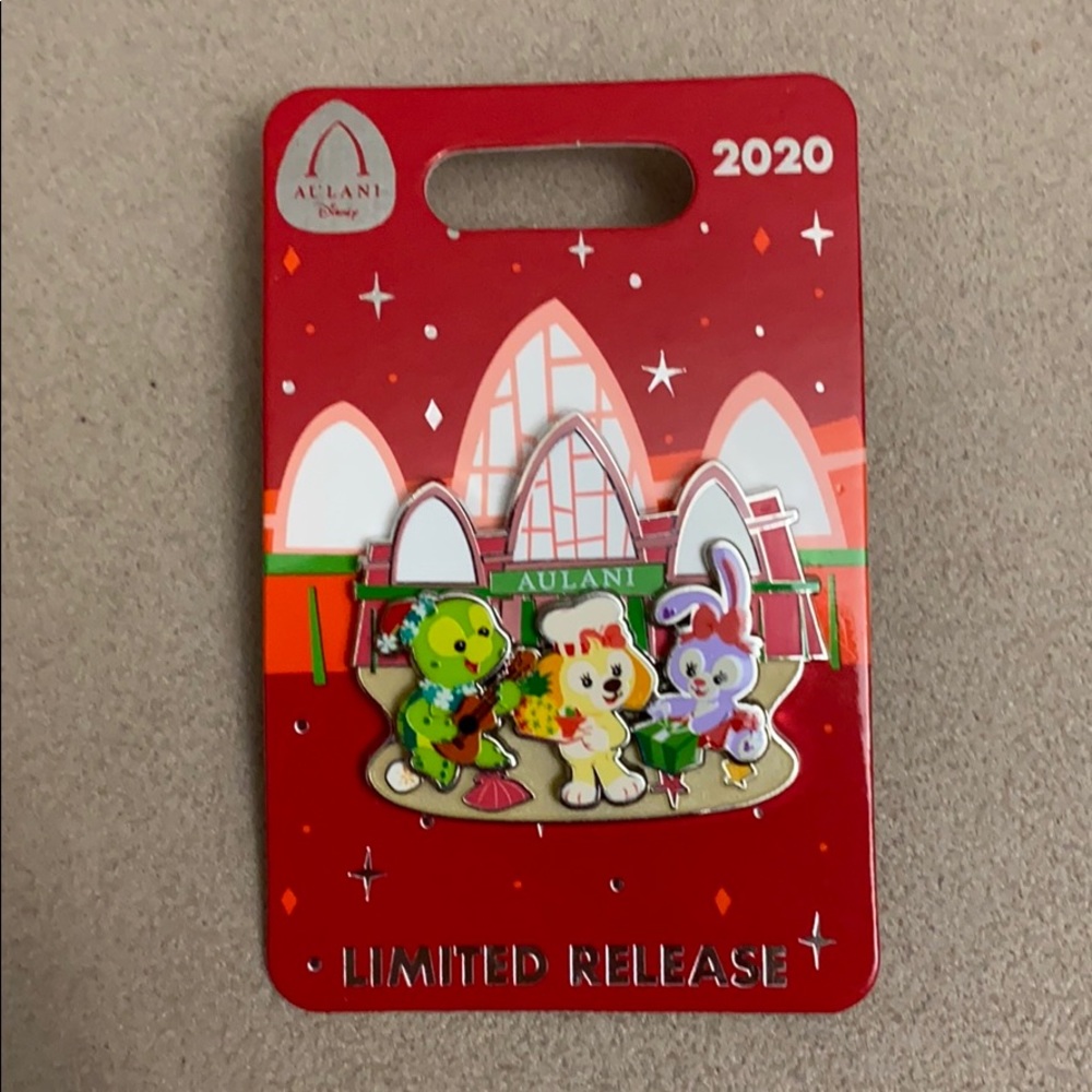 Aulani Olu & Friends Holiday Pin